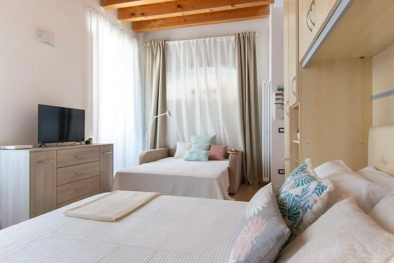 Foresteria Della Corte Como 0*,